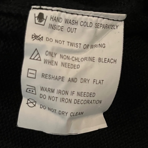 Victoria Jones Vintage Beaded Embroidered Christmas Wreath Sweater; Size L - Picture 7 of 8